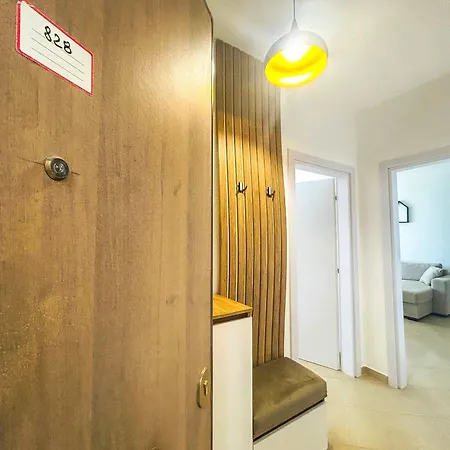 Vista * Golem (Tirana)