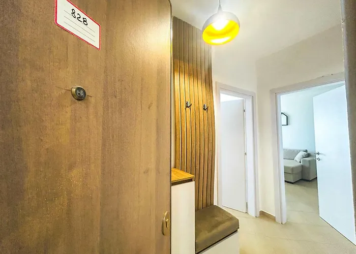 Vista * Golem (Tirana)